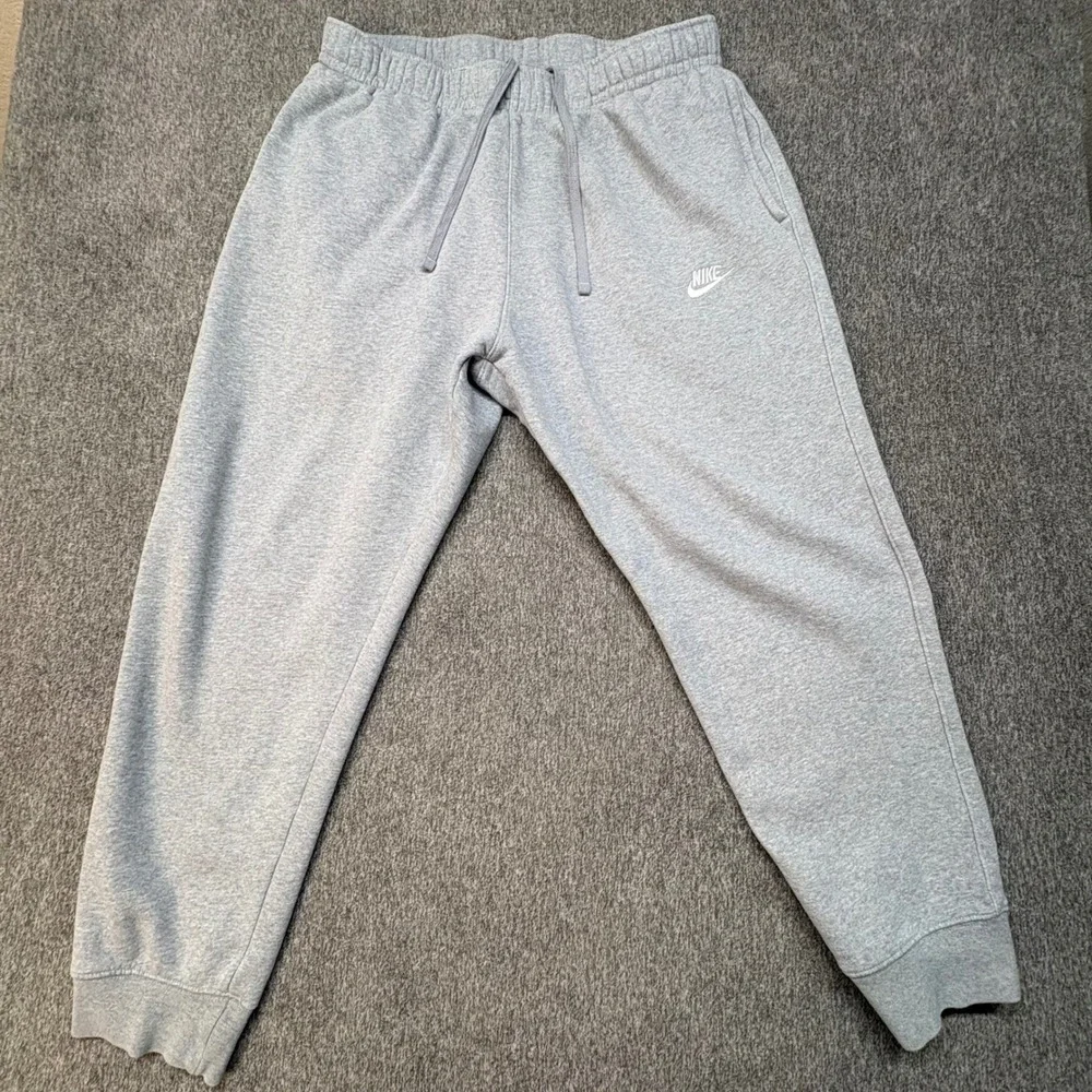 Nike sportswear club